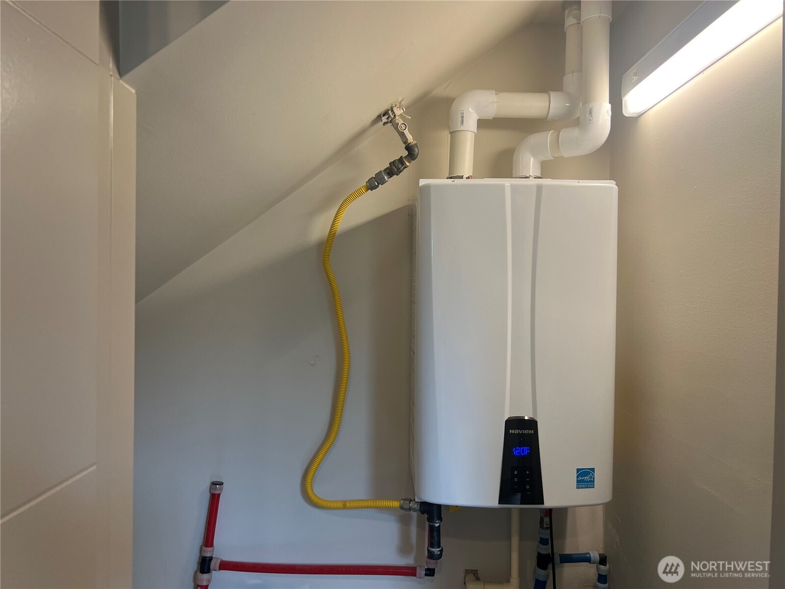 5008 Fauntleroy Way Southwest, Unit B Seattle, WA 98136 - Photo 29 of 36