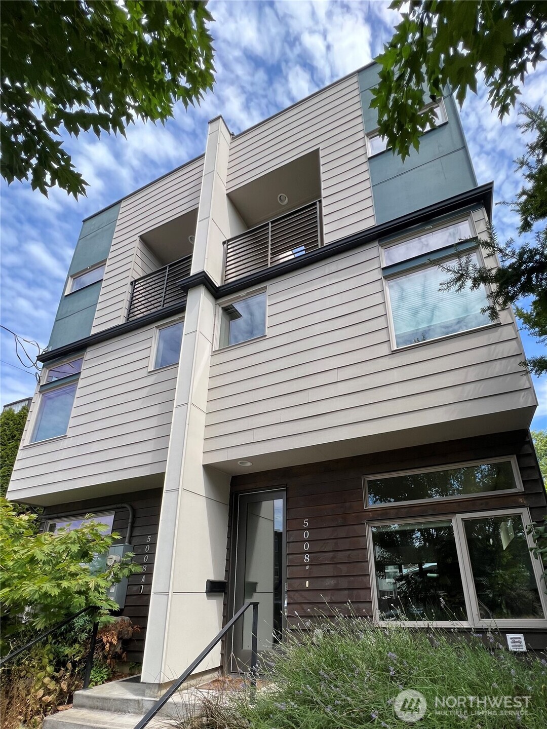 5008 Fauntleroy Way Southwest, Unit B Seattle, WA 98136 - Photo 36 of 36 a view of a house with a door