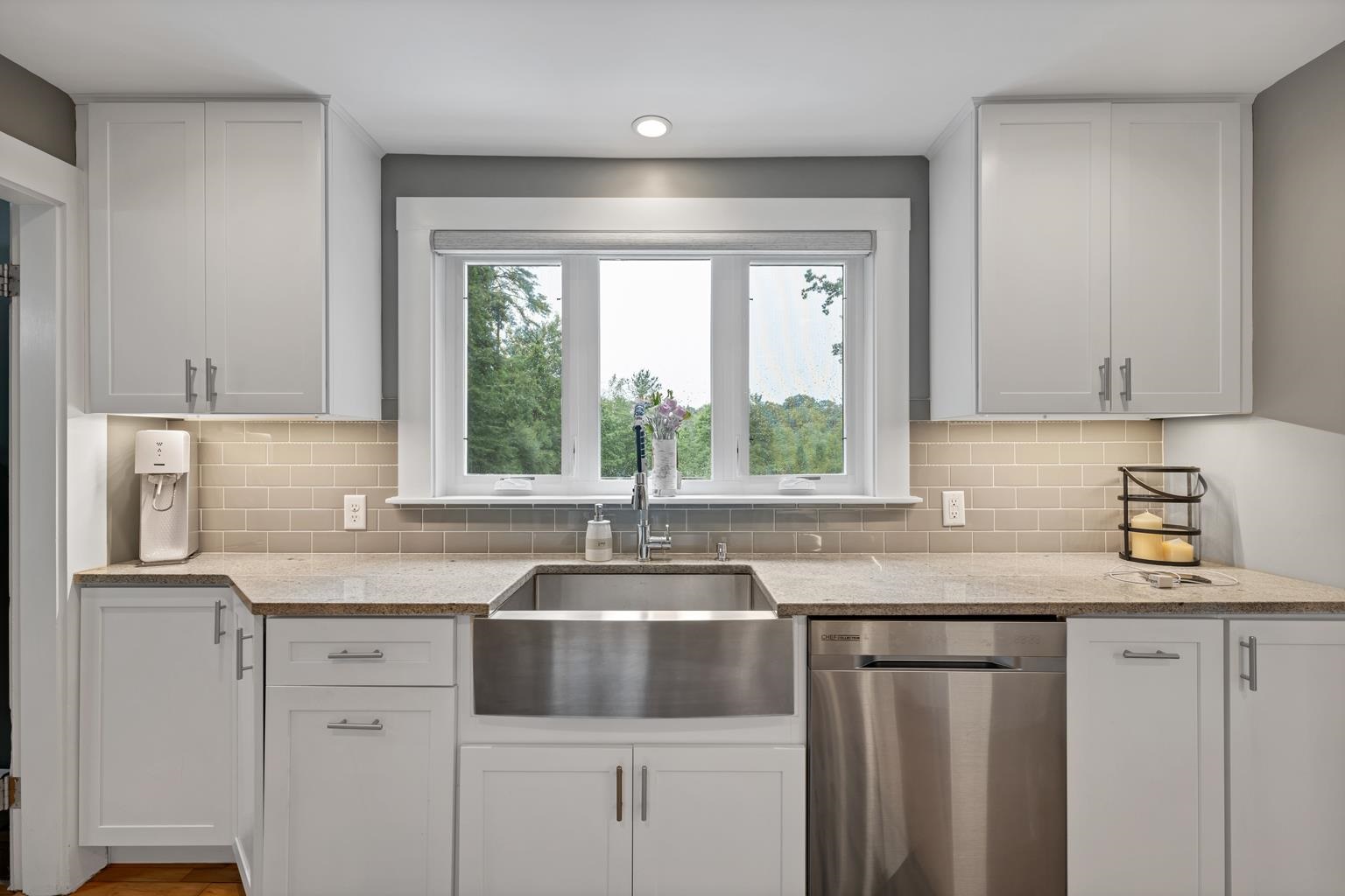 98 Old Post Road Kittery, ME 03904 - Photo 4 of 34