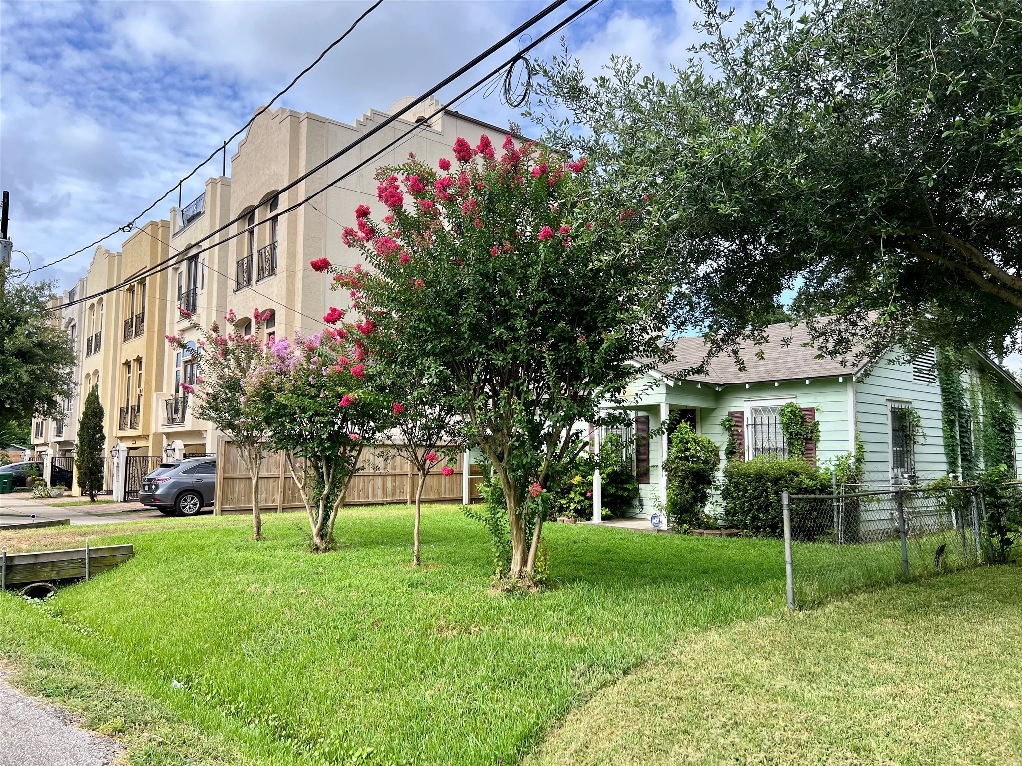 2507 Couch Street Houston, TX 77008 - Photo 4 of 9