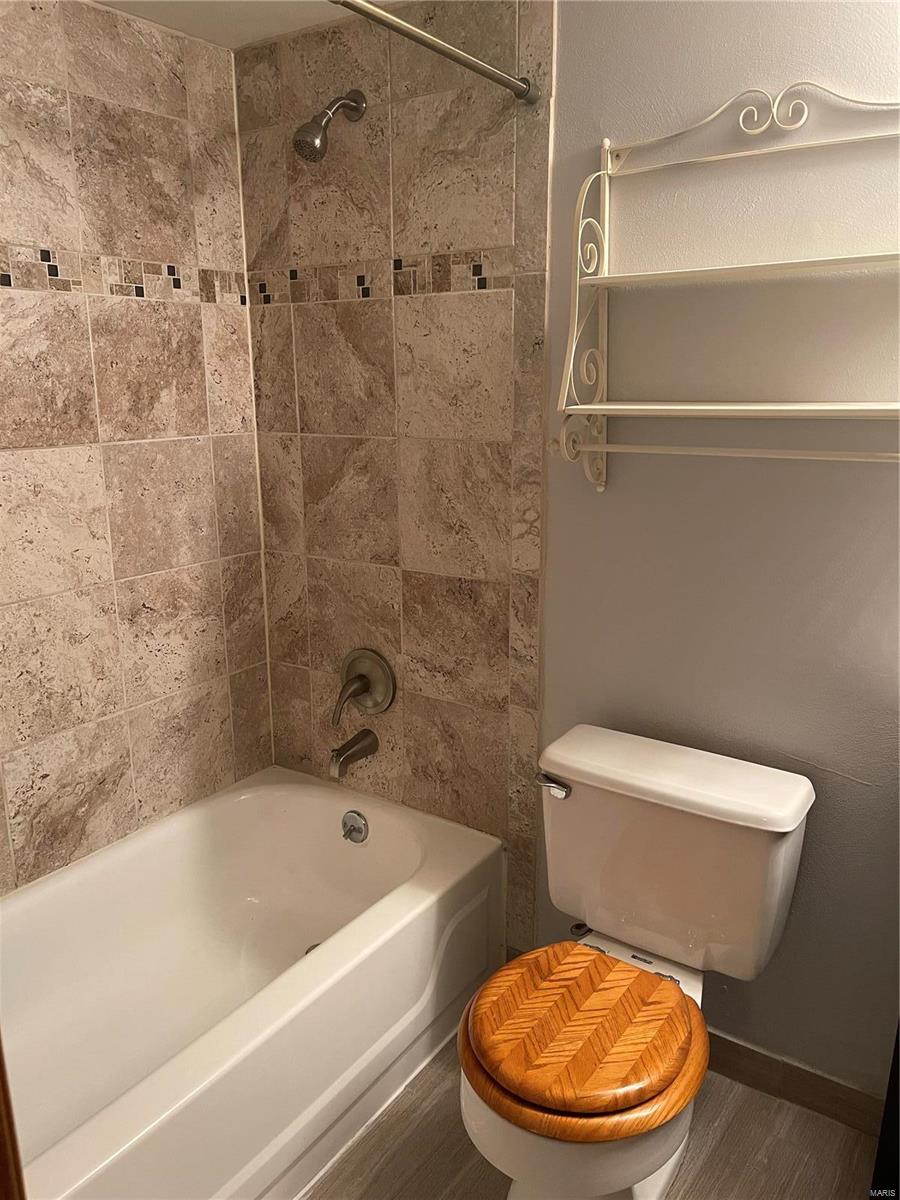 708 Ridgeside Drive, Unit E Ballwin, MO 63021 - Photo 8 of 11 Gallery Image 8