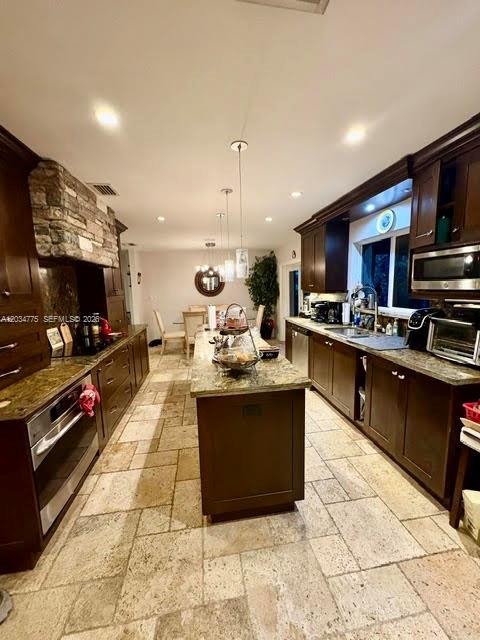 9624 Southwest 79th Terrace Miami, FL 33173 - Photo 7 of 32