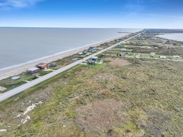 $95,000 | 2409 Highway 87, Port Bolivar, TX 77650
