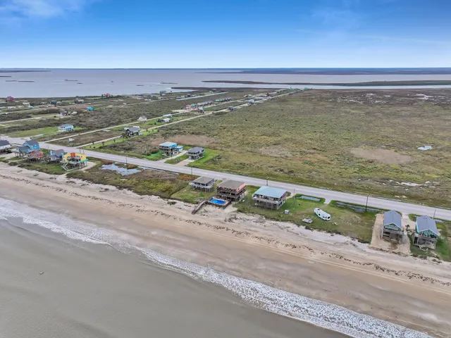 $95,000 | 2409 Highway 87, Port Bolivar, TX 77650