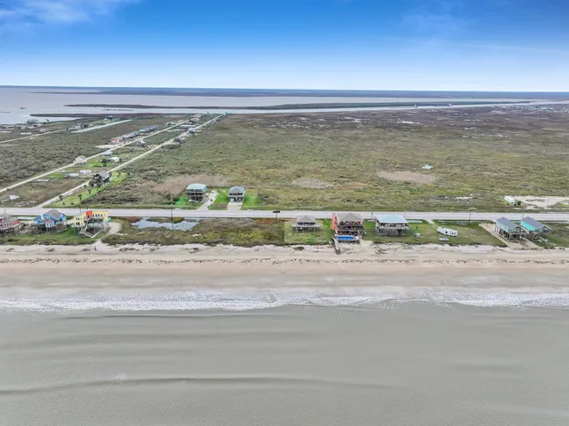 $95,000 | 2409 Highway 87, Port Bolivar, TX 77650