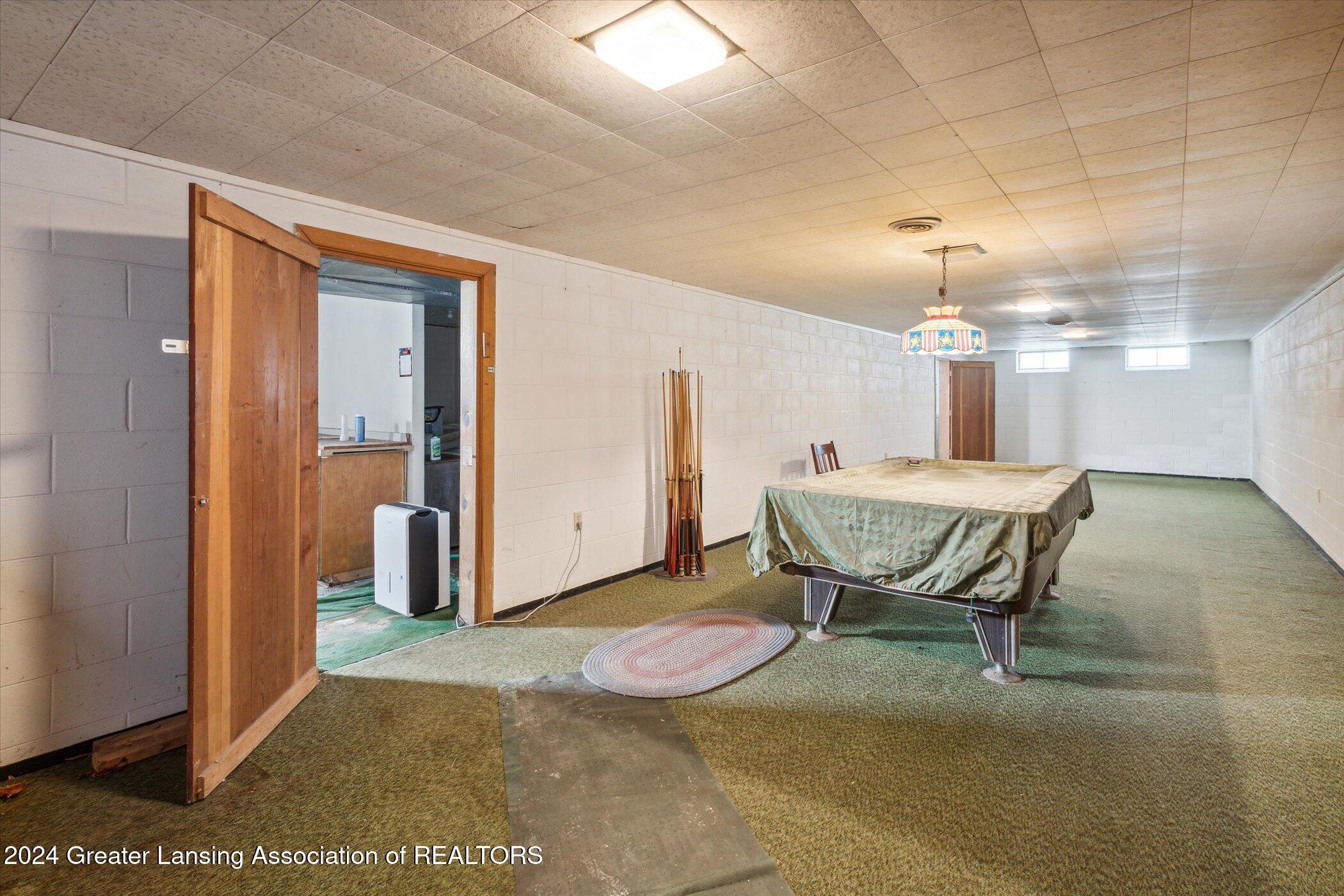 7041 West Howe Road Dewitt, MI 48820 - Photo 30 of 47 32-7041-W-Howe-Rd-DeWitt-MI-48820-Window