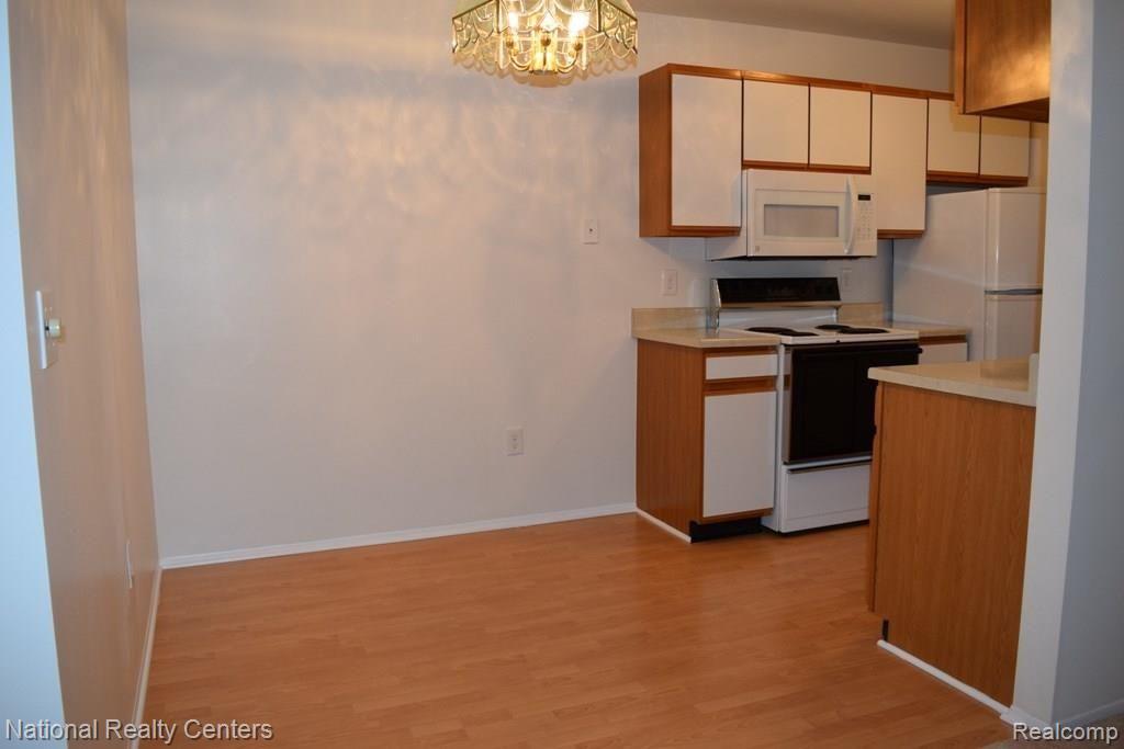 24066 Middlebelt Road, Unit 35 Farmington Hills, MI 48336 - Photo 4 of 13