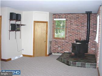 3138 Maple Road Huntingdon Valley, PA 19006 - Photo 5 of 7 Living Room