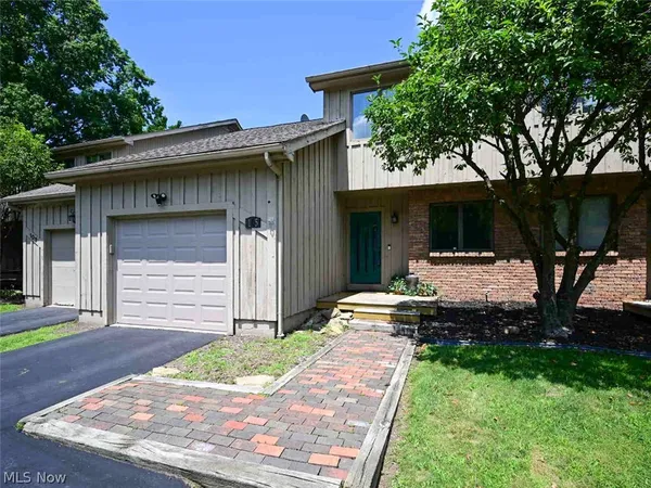 $194,900 | 105 Topaz Trail, Cortland, OH 44410