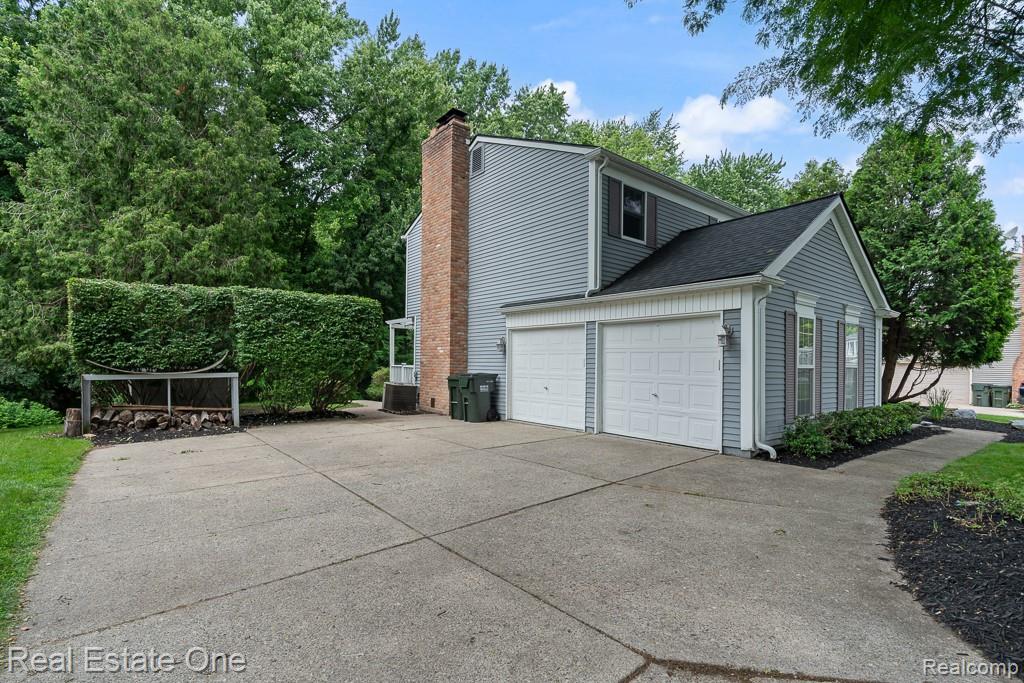 1377 Barneswood Lane Rochester, MI 48306 - Photo 2 of 39 1377 Barneswood_MLS-003 - Copy.jpg