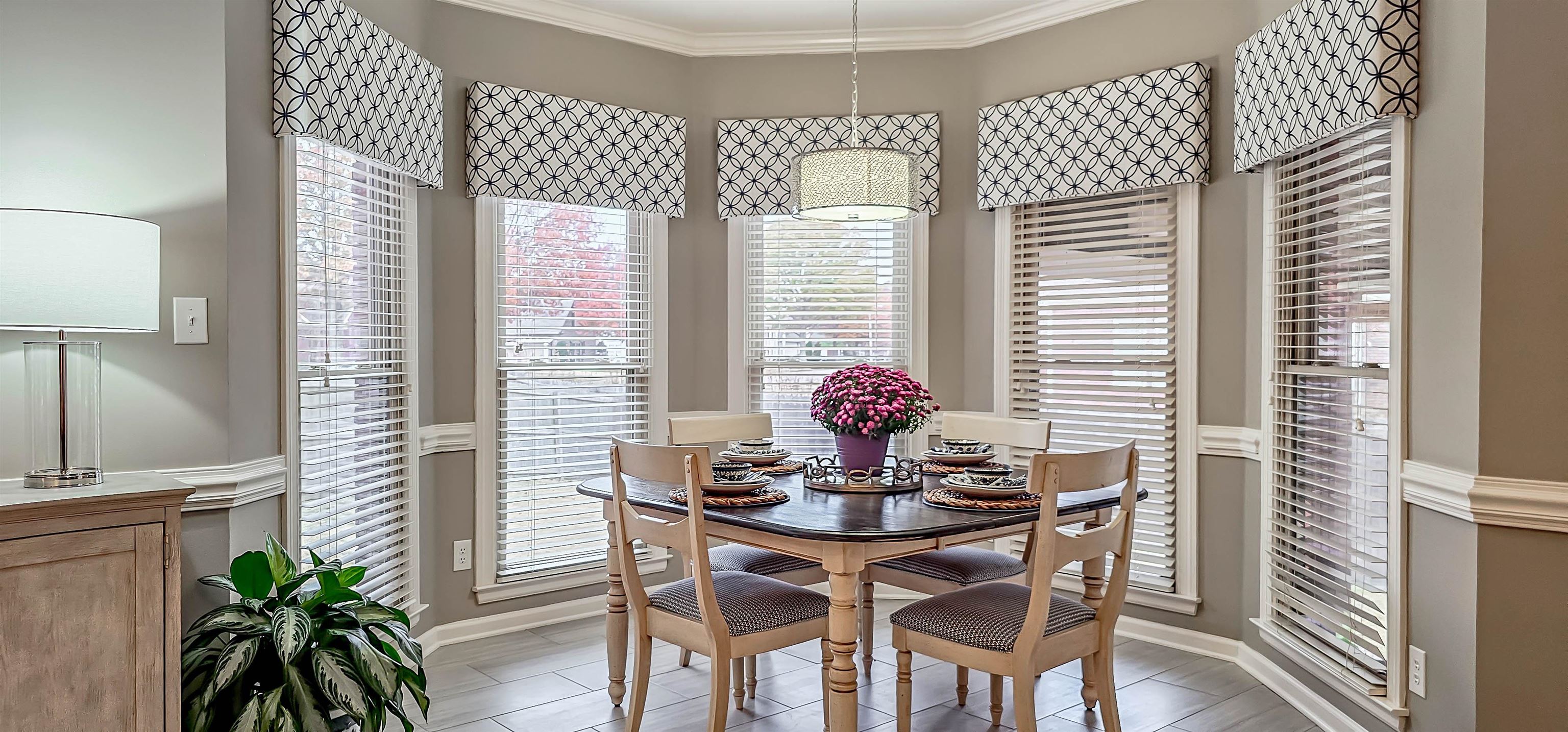 1715 John Ridge Drive Collierville, TN 38017 - Photo 11 of 37 Enjoy the morning coffee & breakfast with the family in this spacious area!