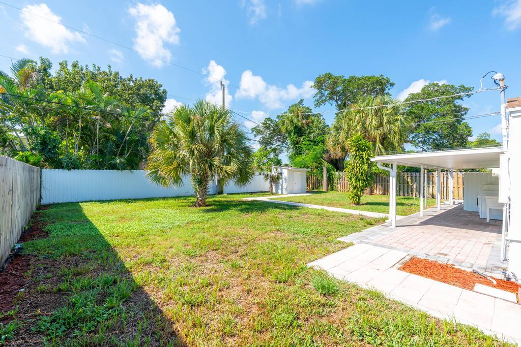 814 Franklin Road West Palm Beach, FL 33405 - Photo 28 of 36 DSC05823