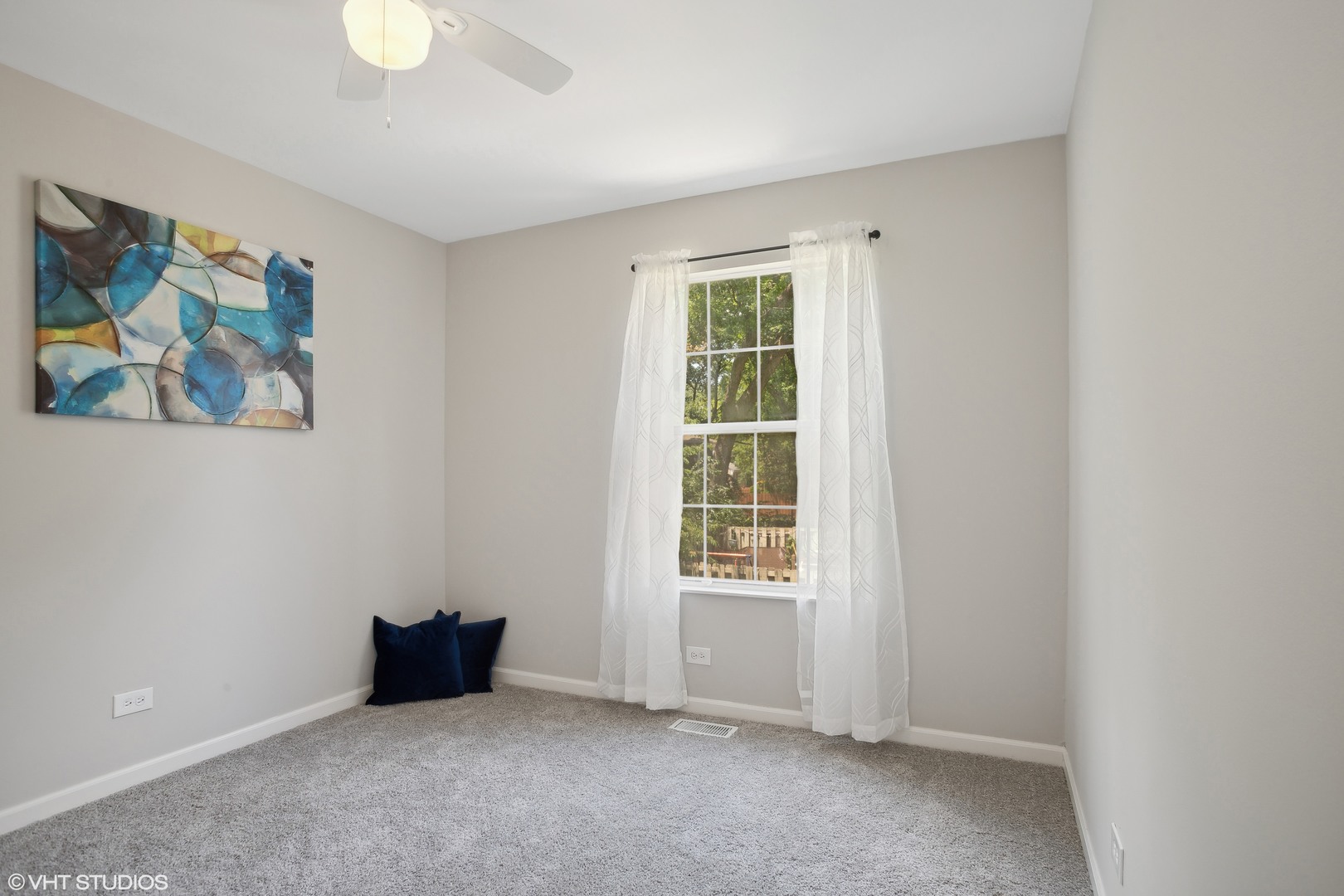 16 Forest Lane Cary, IL 60013 - Photo 10 of 18 an empty room with windows