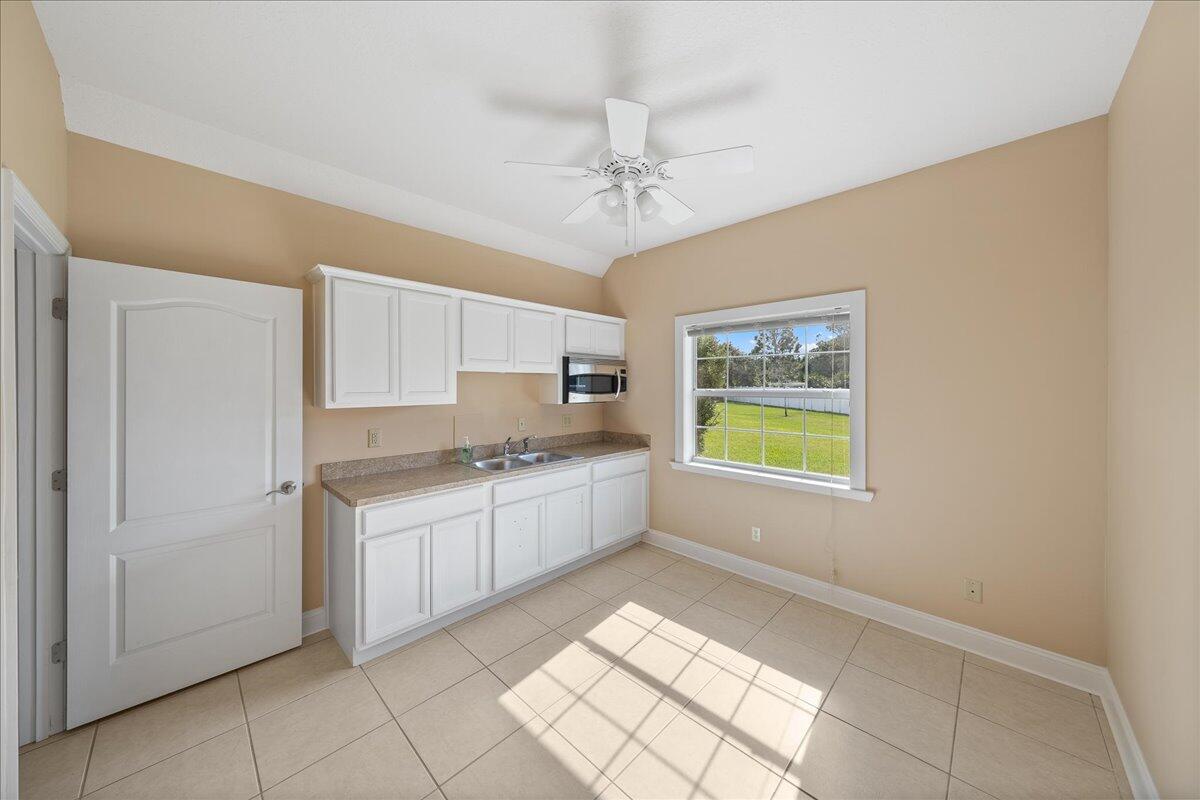 2940 Pomello Road Malabar, FL 32950 - Photo 16 of 42 Kitchenette