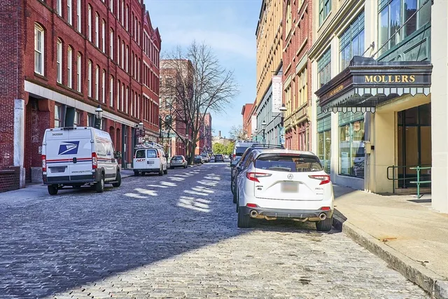 $259,900 | 23-33 Middle Street, Unit 6, Lowell, MA 01852