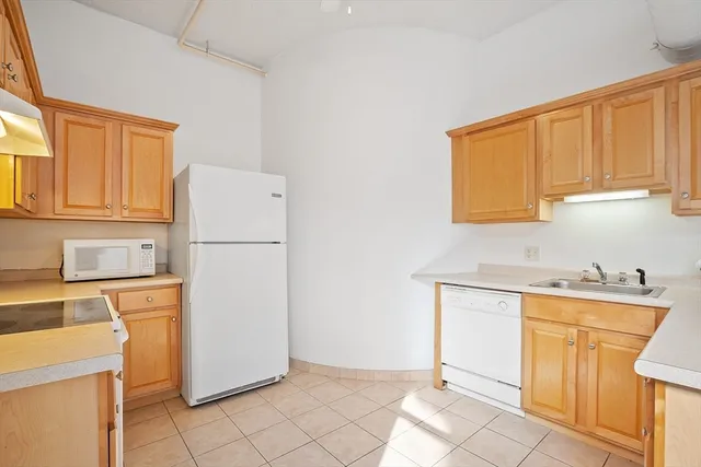 $259,900 | 23-33 Middle Street, Unit 6, Lowell, MA 01852