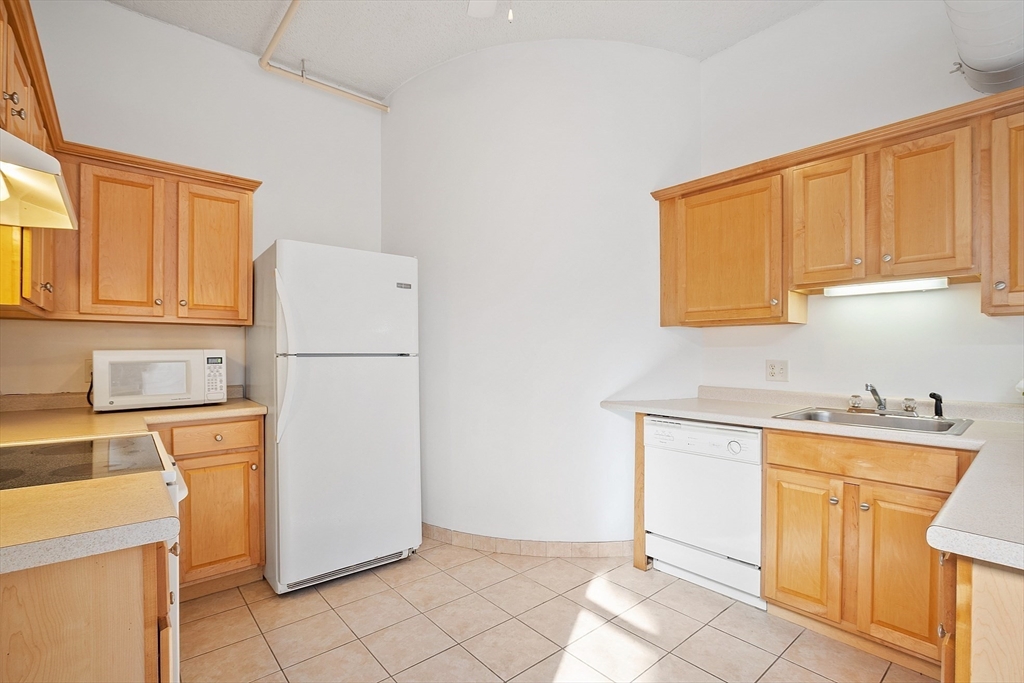 23-33 Middle Street, Unit 6 Lowell, MA 01852 - Photo 10 of 24