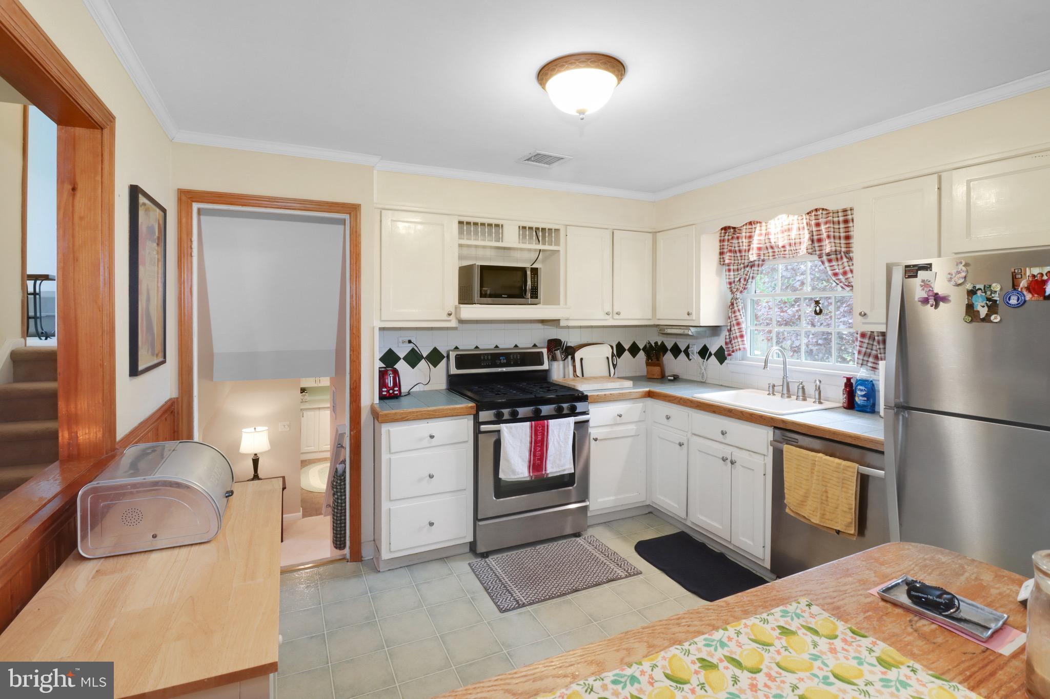 98 Winding Way Hamilton, NJ 08620 - Photo 18 of 34 Gallery Image 18
