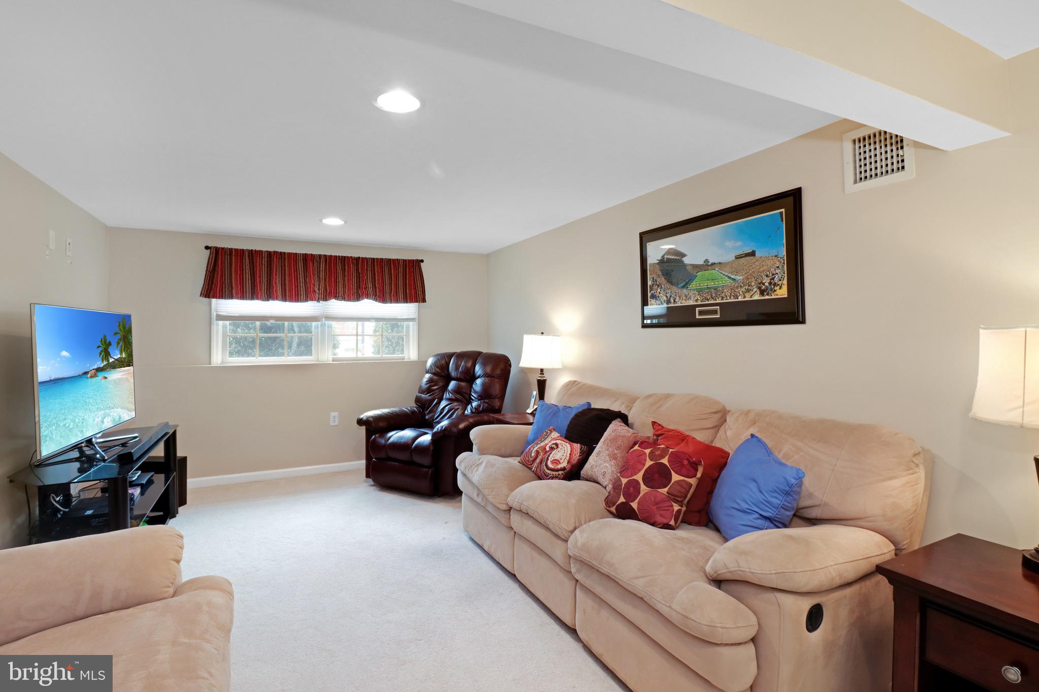 98 Winding Way Hamilton, NJ 08620 - Photo 20 of 34 Gallery Image 20