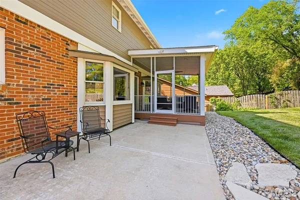 $534,900 | 180 Spring Oaks Drive, Ballwin, MO 63011