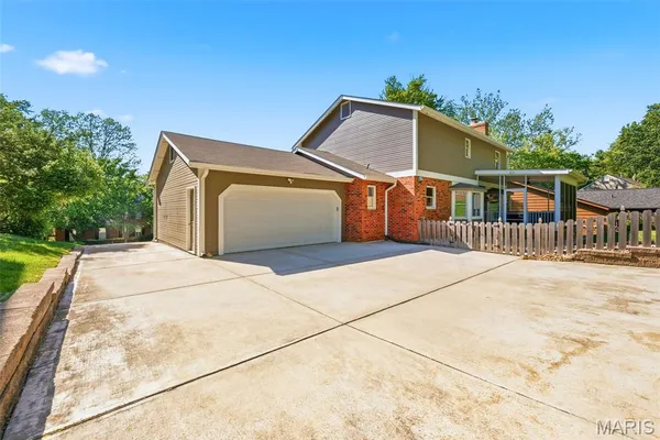 $534,900 | 180 Spring Oaks Drive, Ballwin, MO 63011