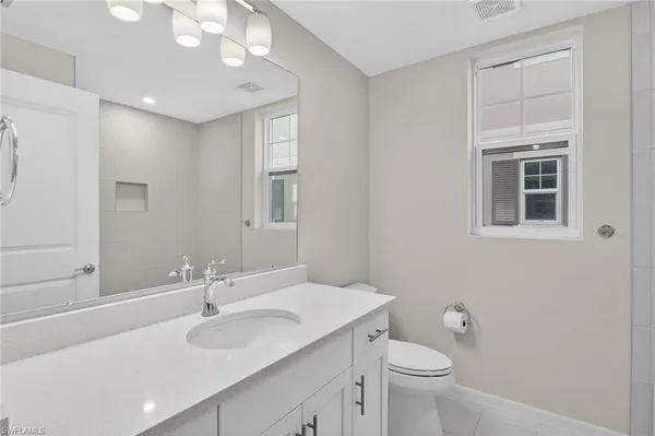 $3,200 | 286 Indies Drive East, Unit 101, Naples, FL 34114