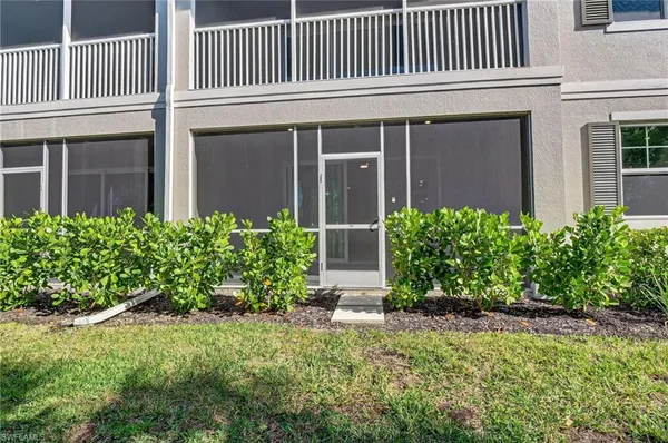 $3,200 | 286 Indies Drive East, Unit 101, Naples, FL 34114