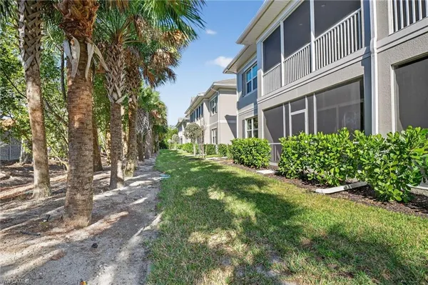 $3,200 | 286 Indies Drive East, Unit 101, Naples, FL 34114