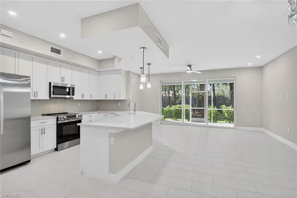 $3,200 | 286 Indies Drive East, Unit 101, Naples, FL 34114