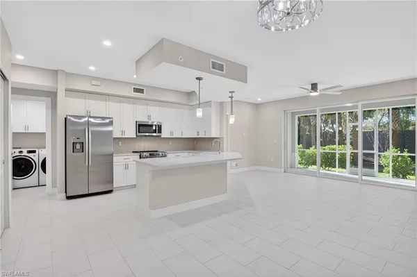 $3,200 | 286 Indies Drive East, Unit 101, Naples, FL 34114