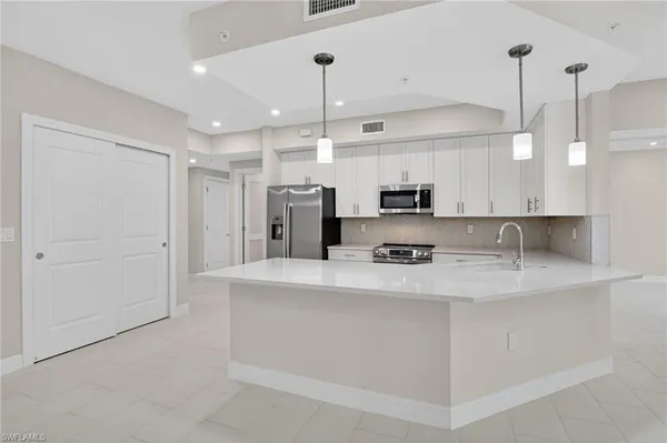 $3,200 | 286 Indies Drive East, Unit 101, Naples, FL 34114