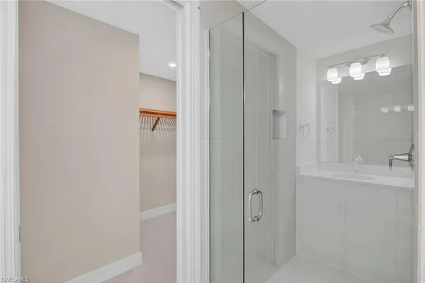 $3,200 | 286 Indies Drive East, Unit 101, Naples, FL 34114