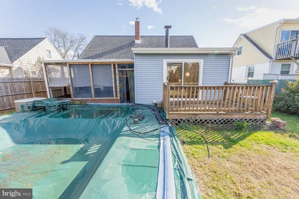 a view of a house with backyard and porch