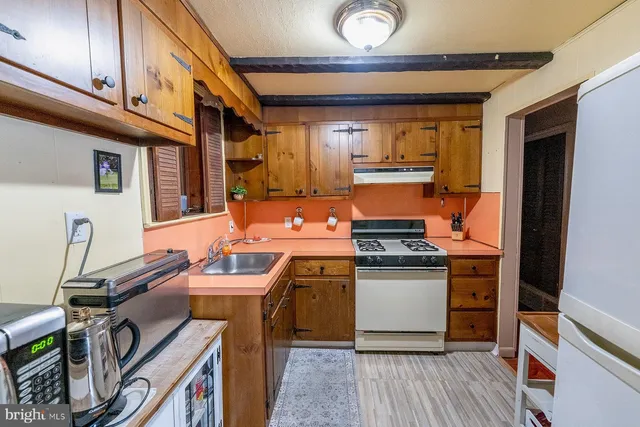 $369,900 | 33 Stratford Avenue, Ewing, NJ 08618