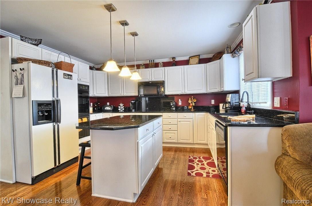44969 West 11 Mile Road Novi, MI 48375 - Photo 3 of 18 Kitchen.jpg