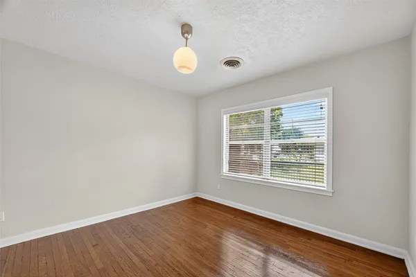 $1,900 | 3817 Anita Street, Houston, TX 77004