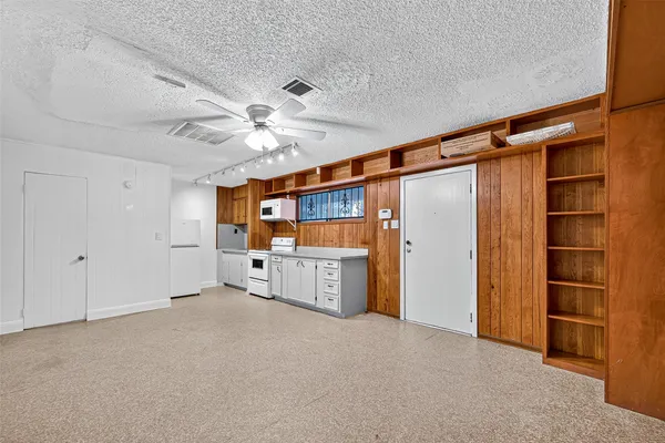 $1,900 | 3817 Anita Street, Houston, TX 77004