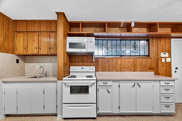 $1,900 | 3817 Anita Street, Houston, TX 77004