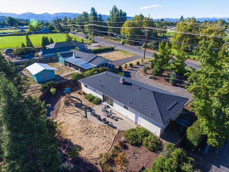 2033 South Stage Road Medford, OR 97501 - Photo 27 of 29 21