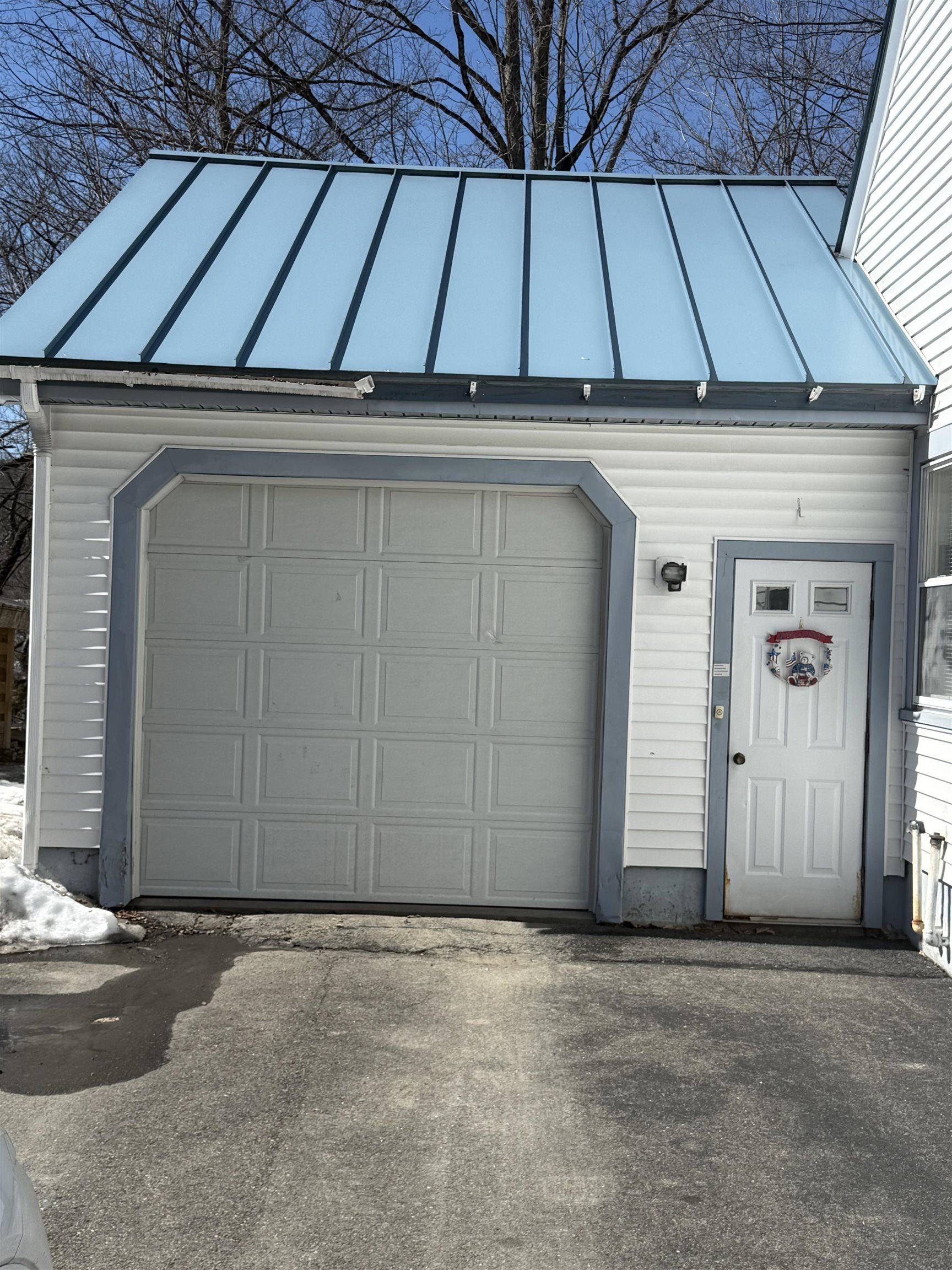157 Commonwealth Avenue Springfield, VT 05156 - Photo 4 of 40
