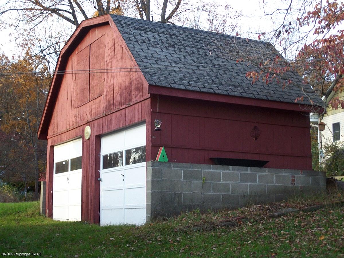 137 Independence Road East Stroudsburg, PA 18301 - Photo 6 of 15 a backyard of a house