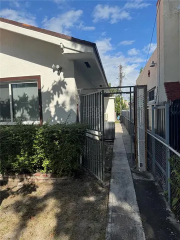 $2,000 | 1629 Southwest 10th Street, Unit 1, Miami, FL 33135