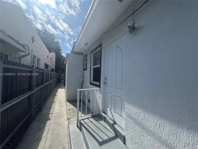 $2,000 | 1629 Southwest 10th Street, Unit 1, Miami, FL 33135