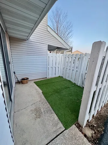 $1,995 | 2347 Carnation Drive, Unit 2347, Crest Hill, IL 60403