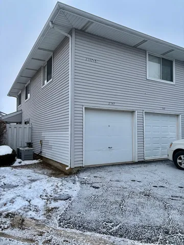 $1,995 | 2347 Carnation Drive, Unit 2347, Crest Hill, IL 60403