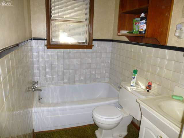 11030 Byron Road Howell, MI 48855 - Photo 17 of 24 20439892-16.JPG