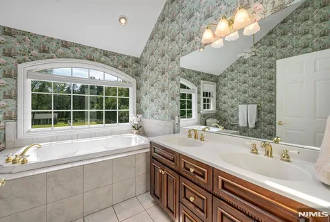 $2,295,000 | 193 Pulis Avenue, Franklin Lakes, NJ 07417