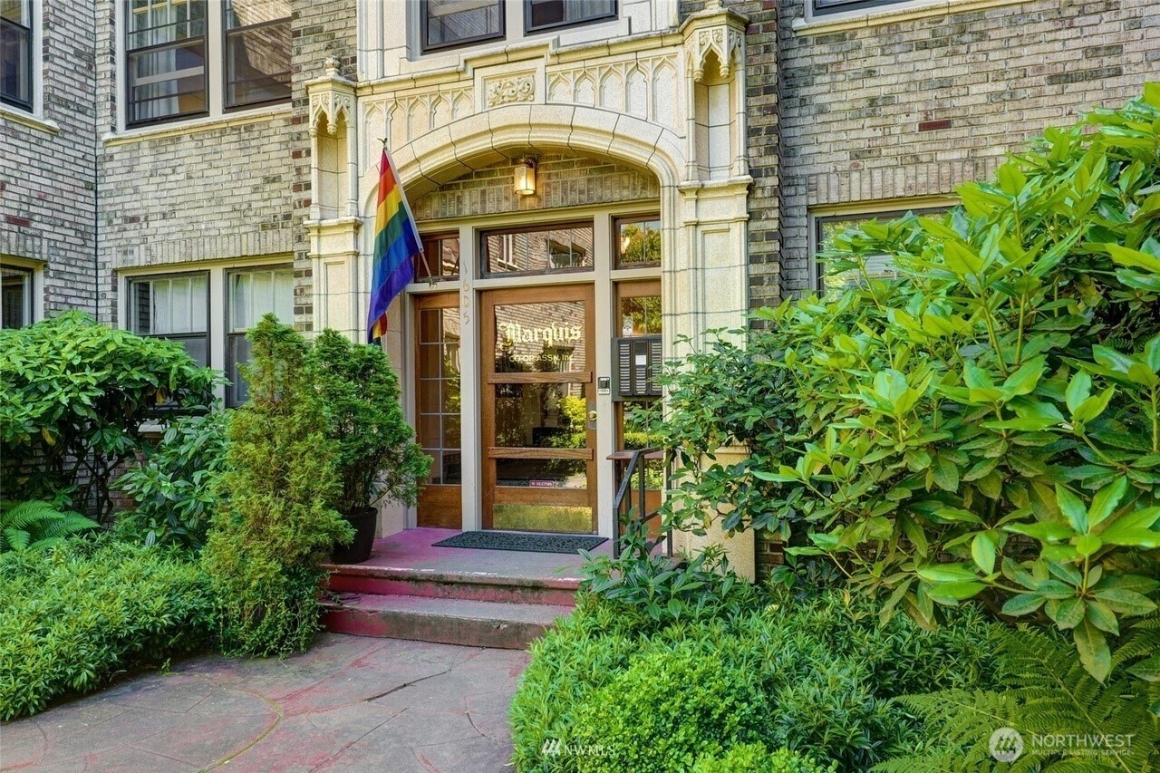 1605 East Olive Street, Unit 307 Seattle, WA 98122 - Photo 12 of 21 front view of a building