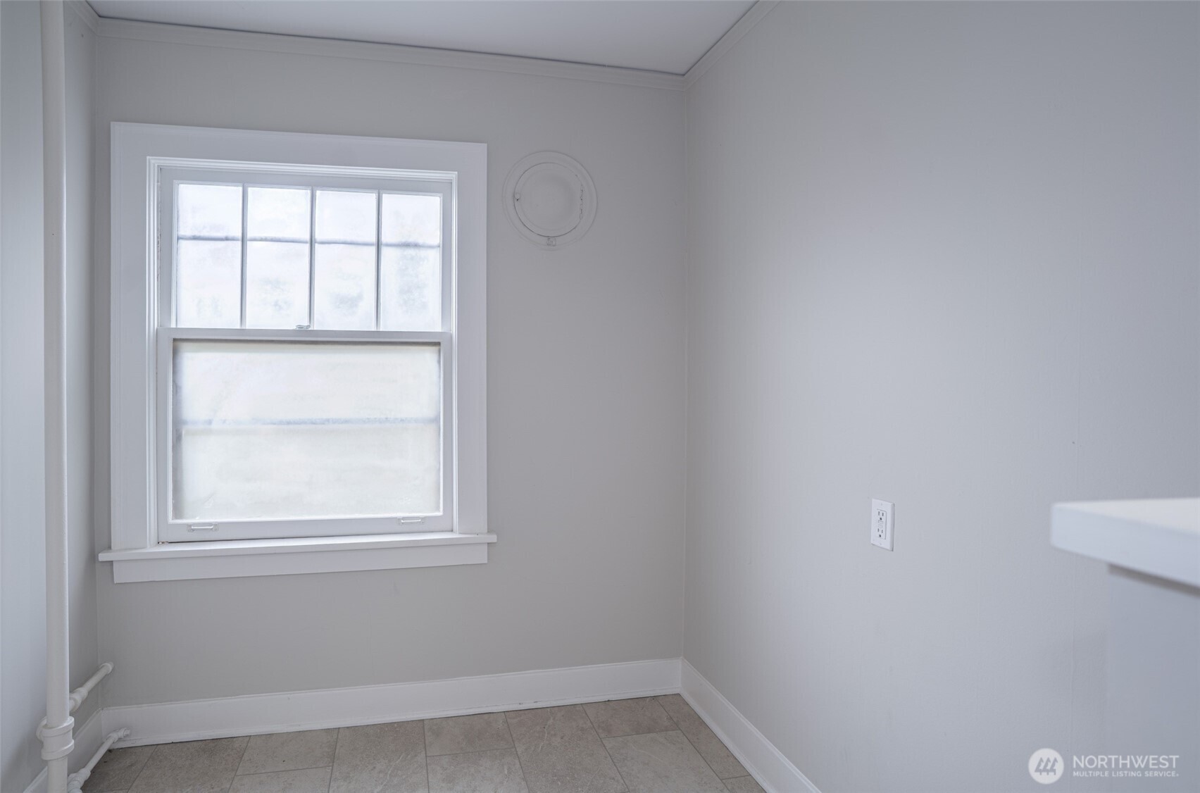 1605 East Olive Street, Unit 307 Seattle, WA 98122 - Photo 5 of 21 a view of an empty room with a window