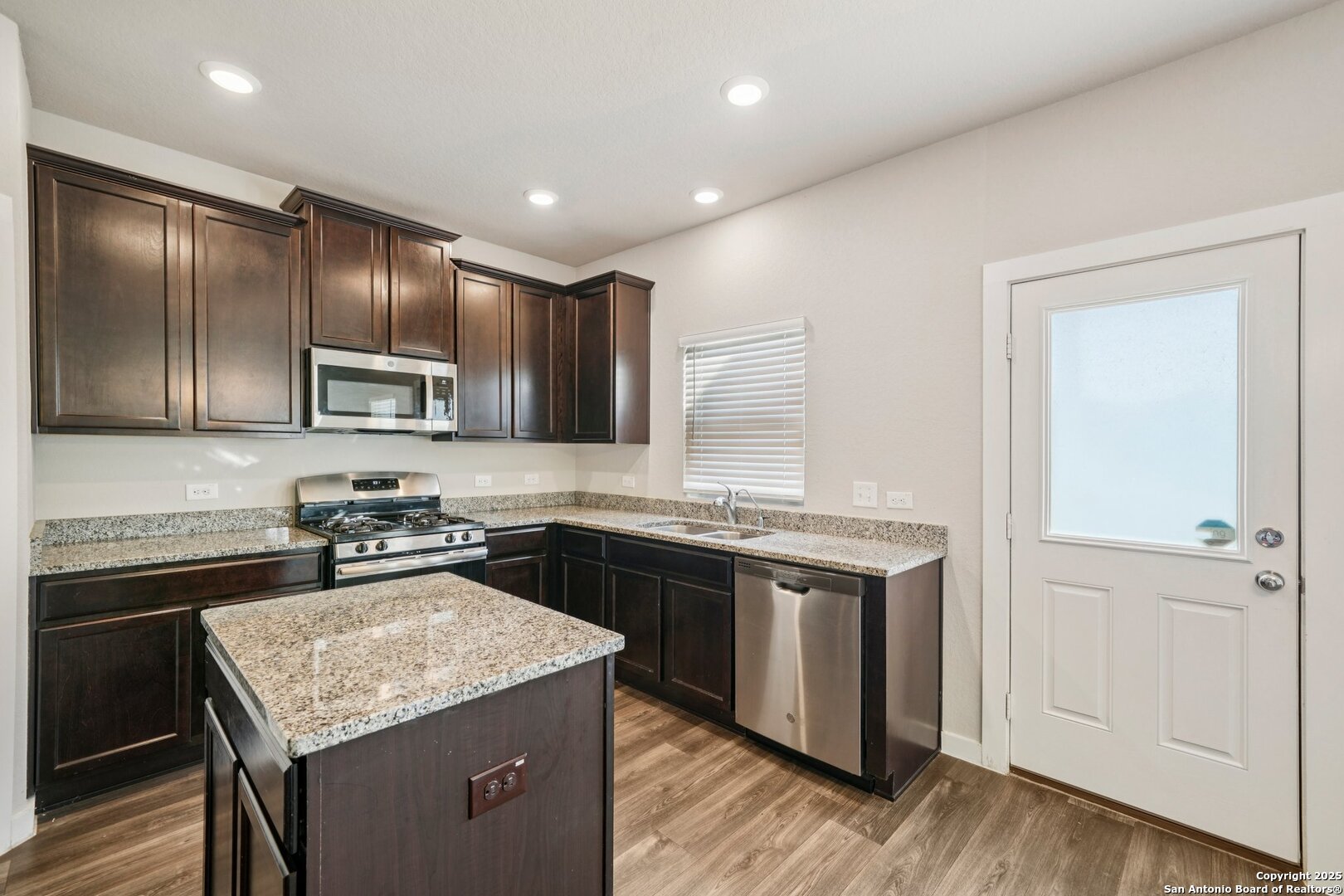 15015 Costa Leon San Antonio, TX 78245 - Photo 10 of 32